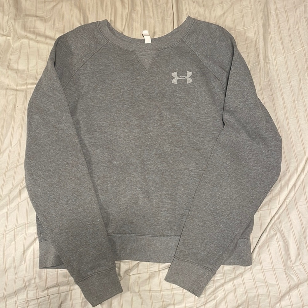 Gray long sleeve shirt
